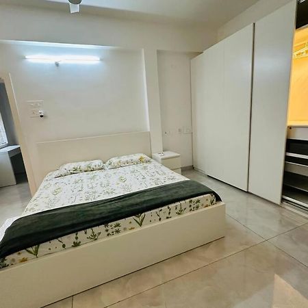 White House Sky View Theatre Villa In Gachibowli Esterno foto