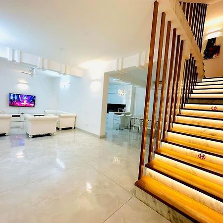 White House Sky View Theatre Villa In Gachibowli Esterno foto
