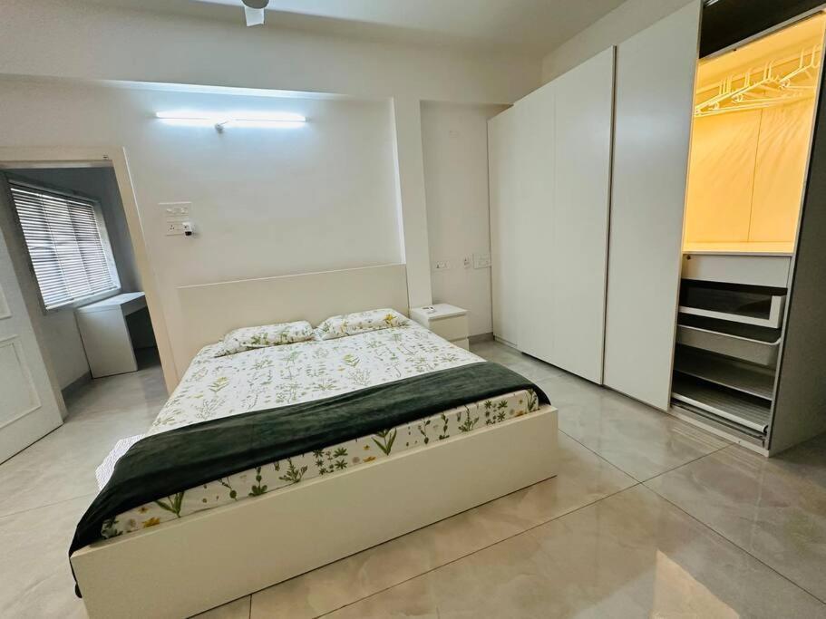White House Sky View Theatre Villa In Gachibowli Esterno foto