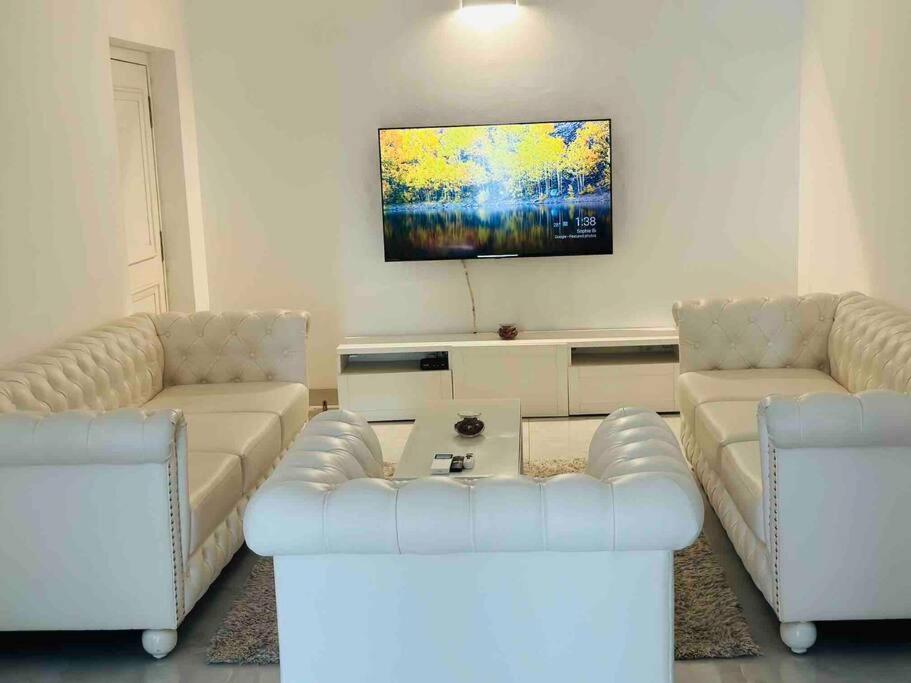 White House Sky View Theatre Villa In Gachibowli Esterno foto