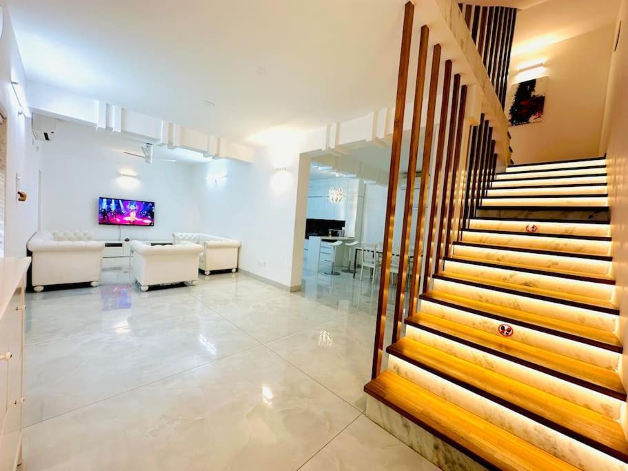 White House Sky View Theatre Villa In Gachibowli Esterno foto