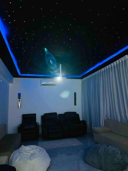 White House Sky View Theatre Villa In Gachibowli Esterno foto