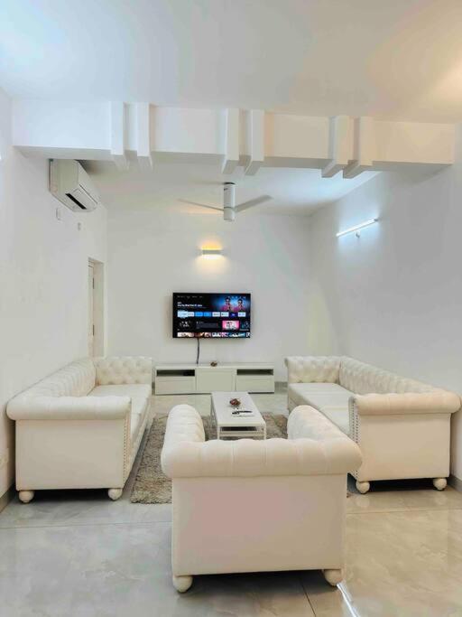 White House Sky View Theatre Villa In Gachibowli Esterno foto