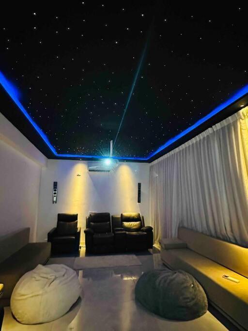 White House Sky View Theatre Villa In Gachibowli Esterno foto