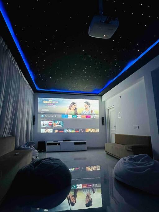 White House Sky View Theatre Villa In Gachibowli Esterno foto