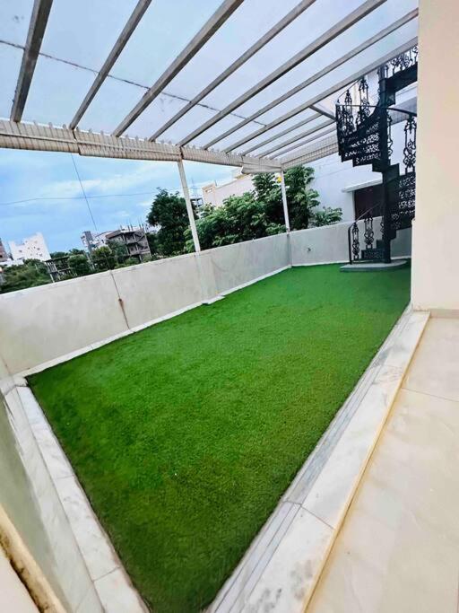 White House Sky View Theatre Villa In Gachibowli Esterno foto